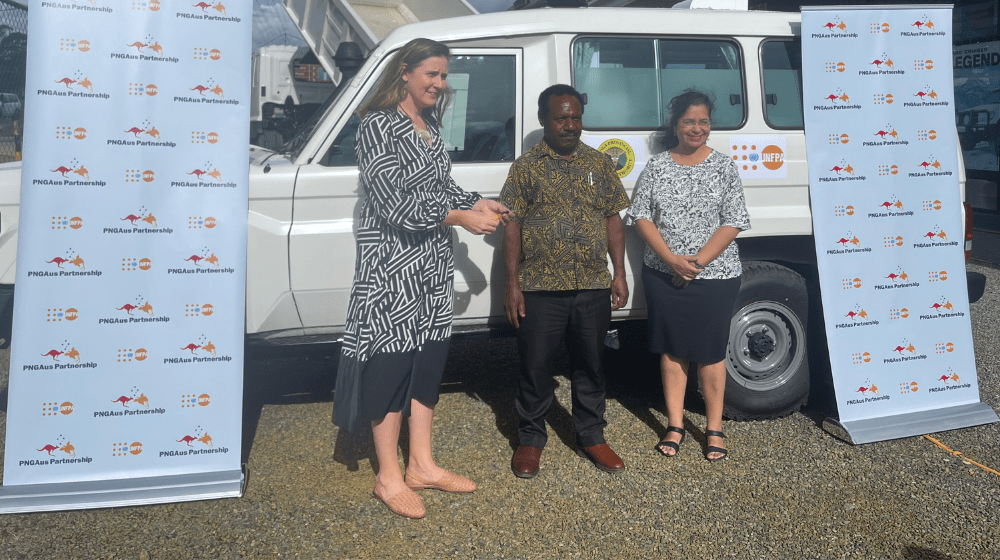 Australian Government Minister-Counsellor Penny Morton passing Ambulance key to Enga Provincial Health Authority Officer- in-Charge Mr. Ben Nema as UNFPA Country Representative Ms. Saira Shameem looks on.