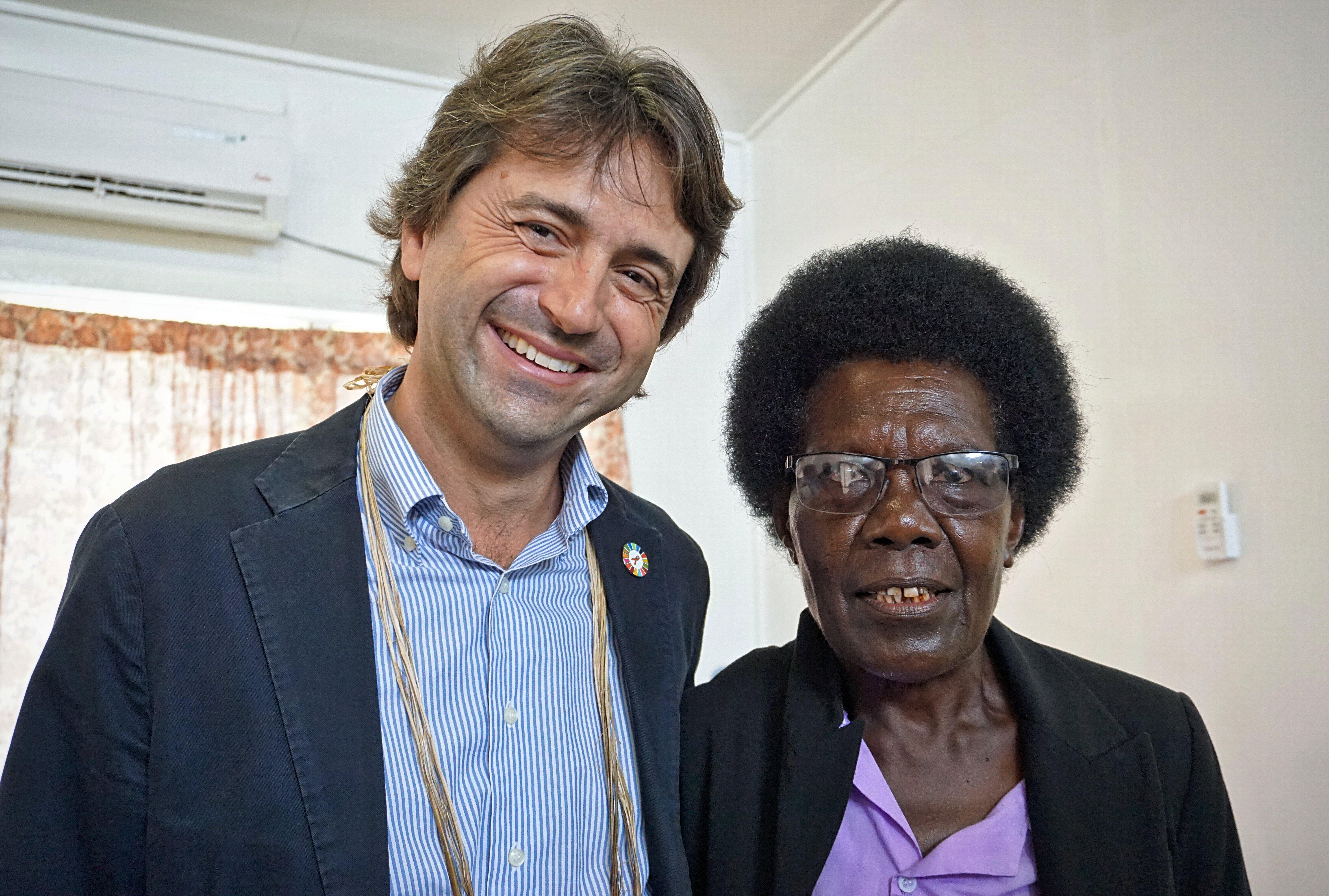 New UN Resident Coordinator for PNG, Gianluca Rampolla, with Autonomous Bougainville Government Minister for Community Development, Josephine Getsi, upon arrival into Buka. © N. Turner/UNDP