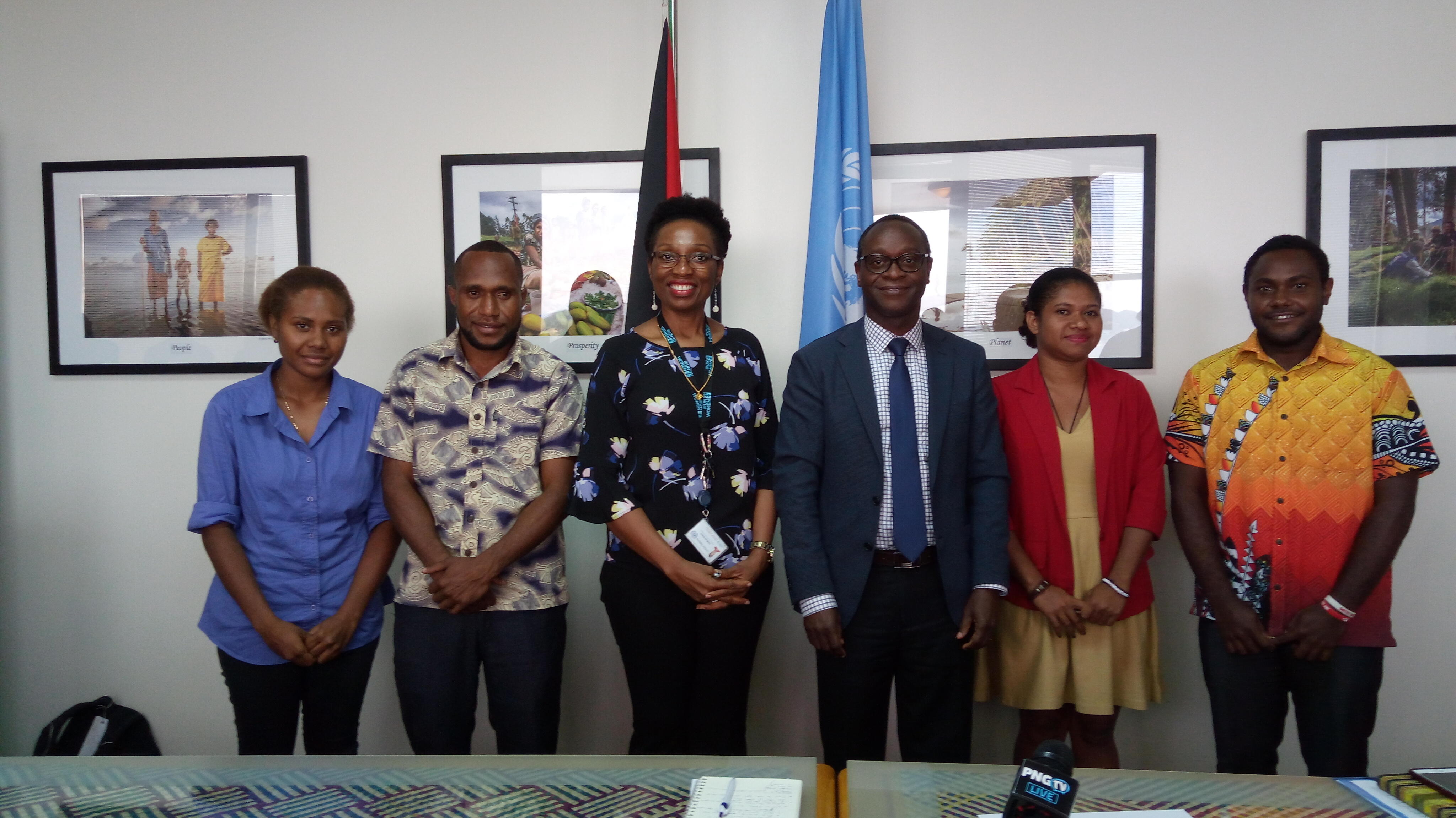 Ms. Darusila Puipui (participant), Mr. Joe Harry (participant), Ms. Adekemi Ndieli (Deputy Country Representative of UN Women in PNG), Mr. Koffi Kouame (Country Representative of UNFPA in PNG), Ms. Lydia Dimokari (participant), Mr. Milton Kisapai (participant) /(from left to right)